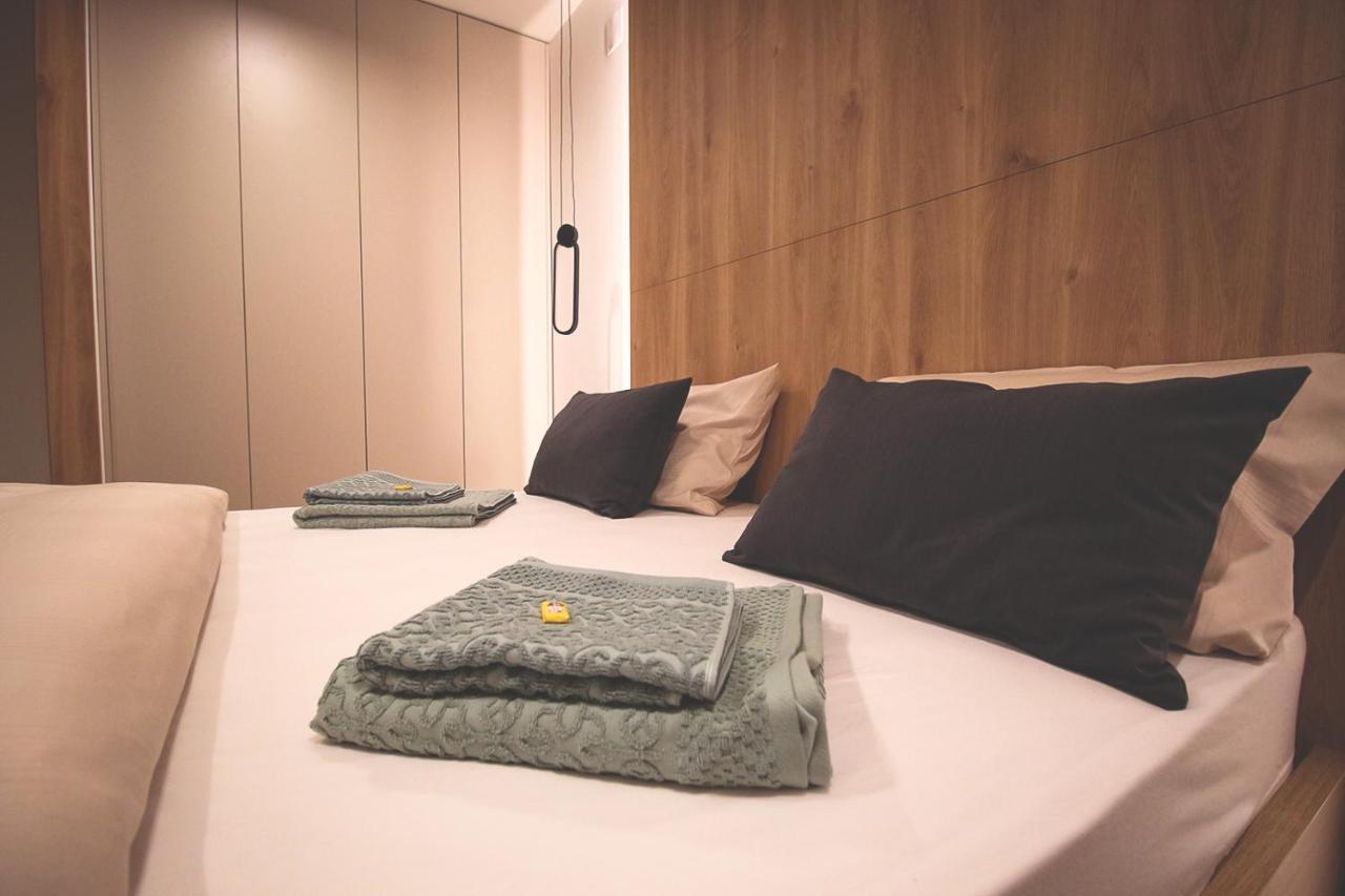 Top Room * Sabac