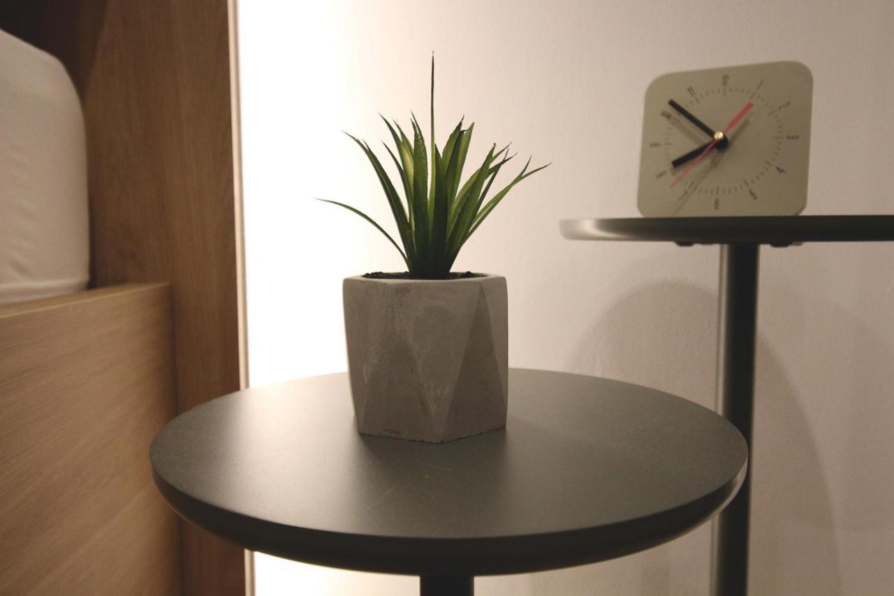 Apartment Top Room *