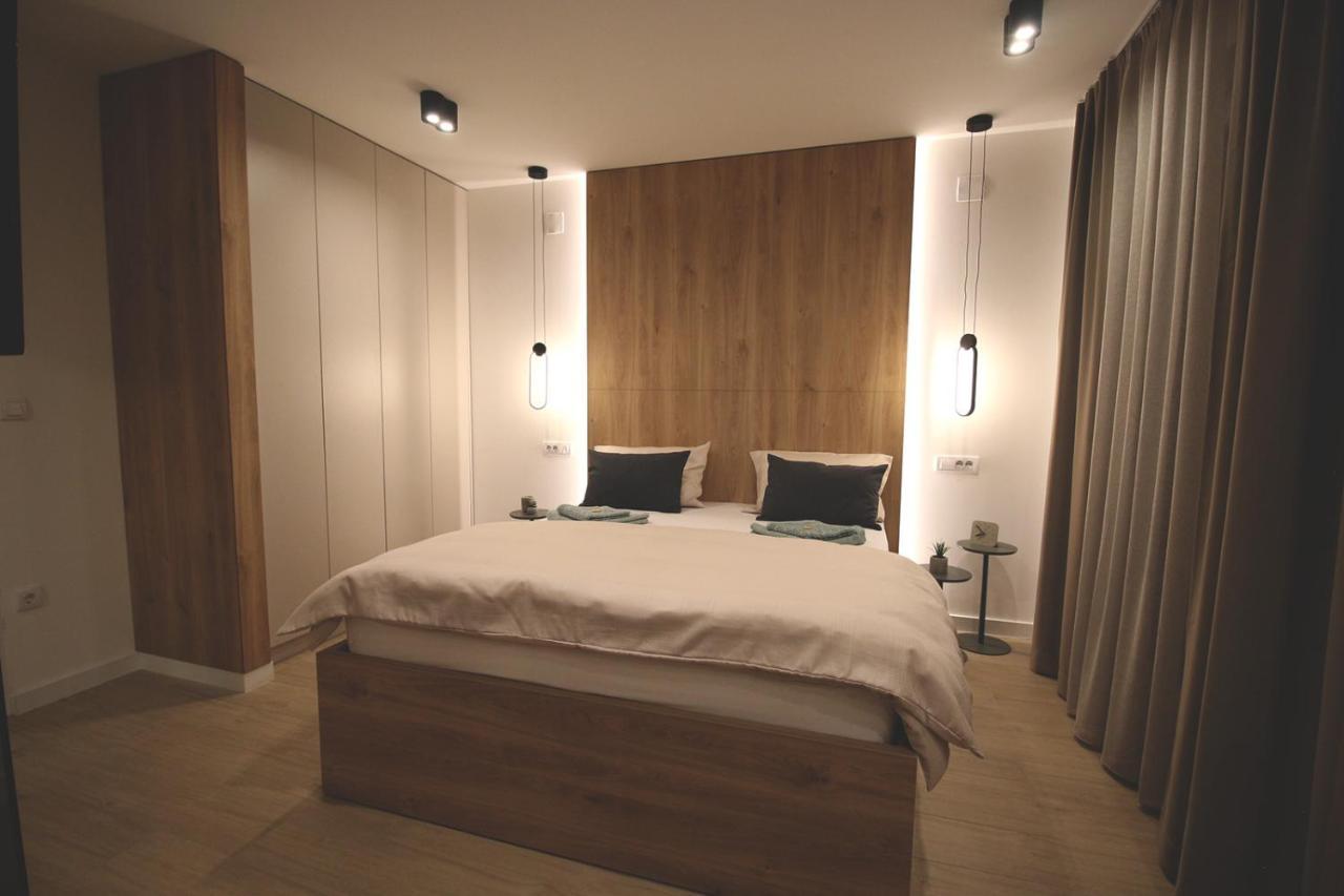 Apartment Top Room *