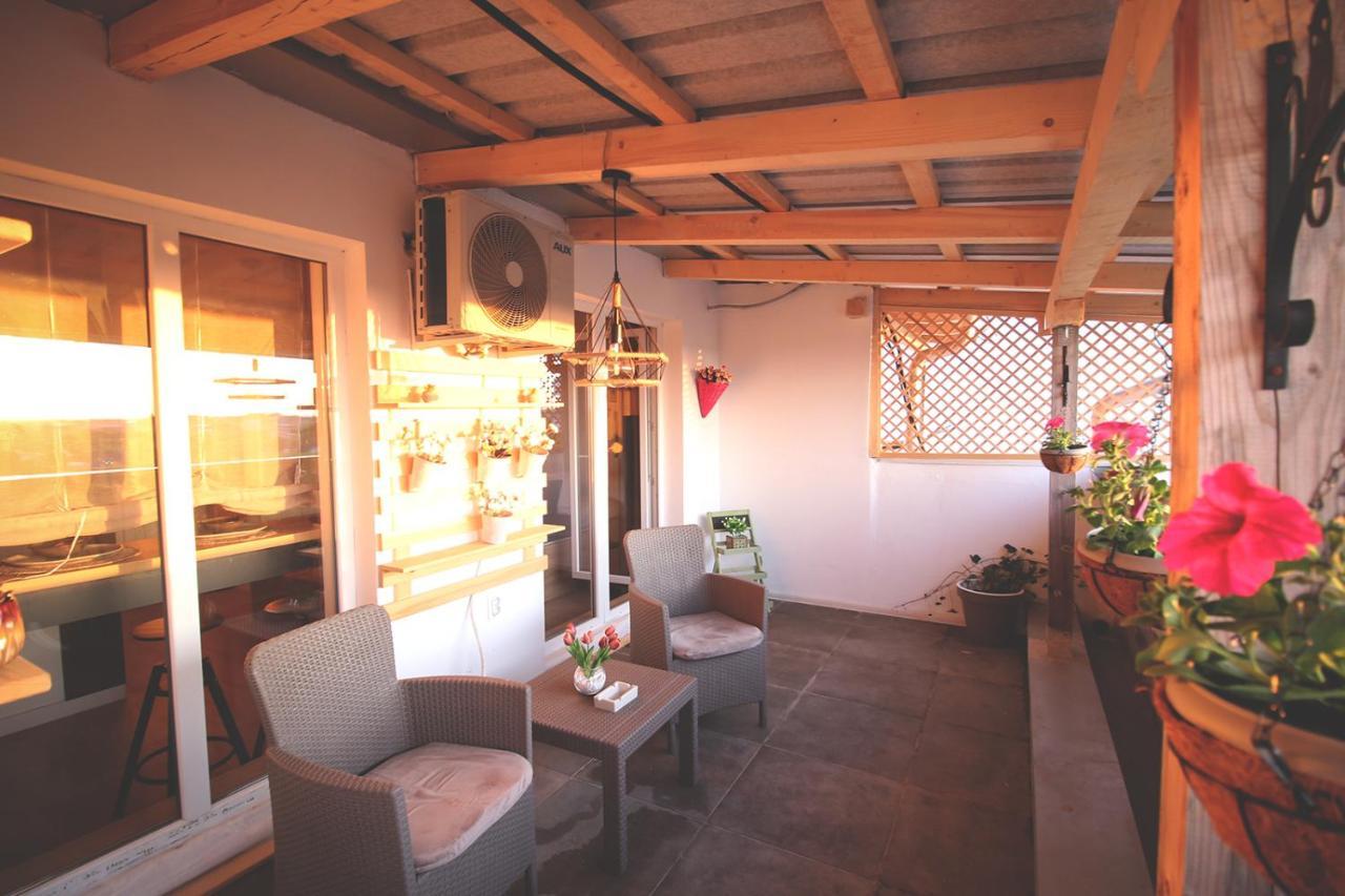 Top Room Apartment *